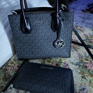 Black Michael Kors purse and wallet